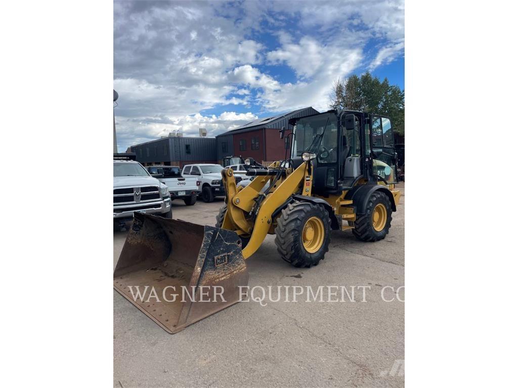 CAT 908M Фронтальные погрузчики