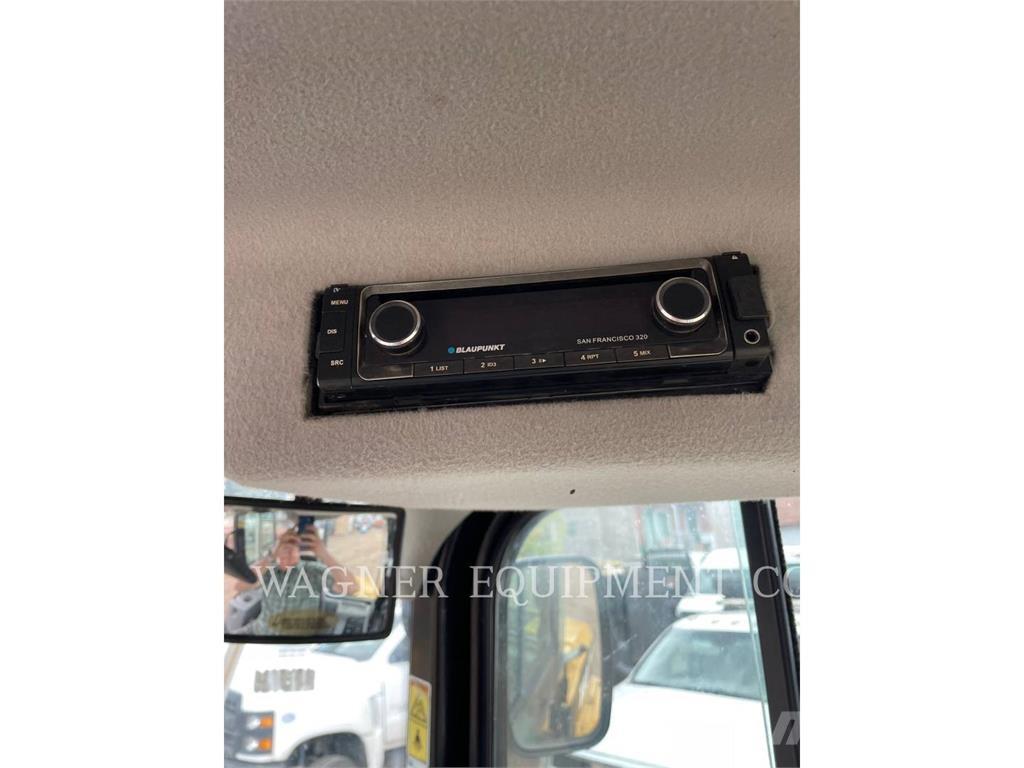 CAT 908M Фронтальные погрузчики