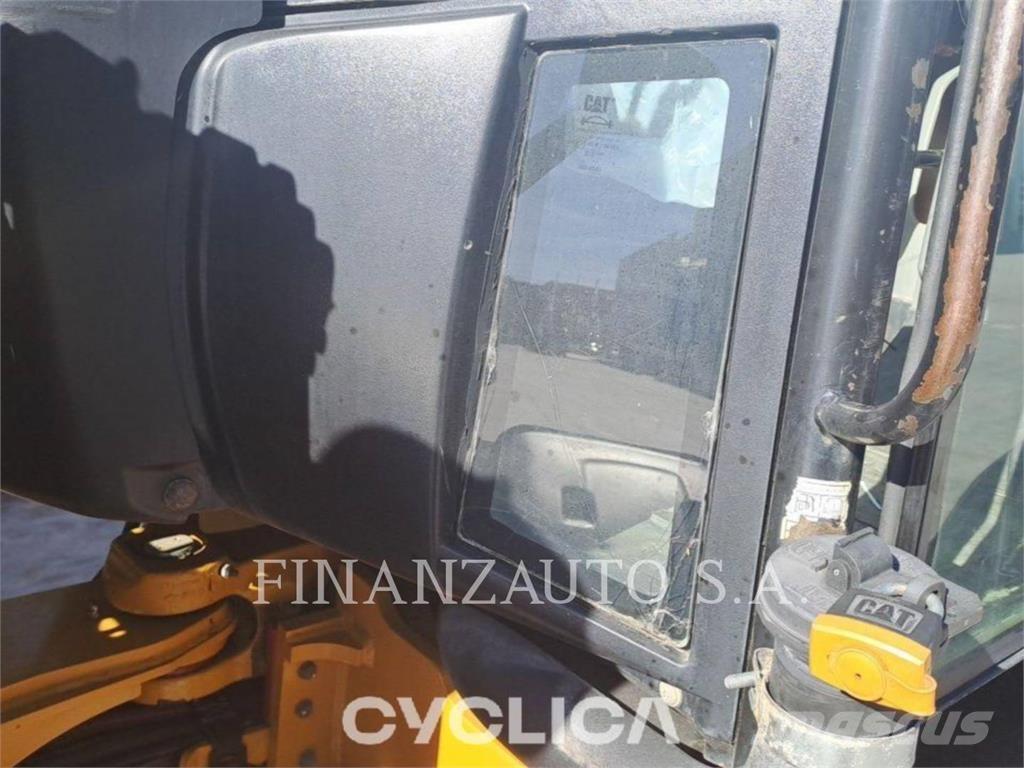 CAT 908M Фронтальные погрузчики