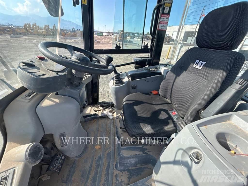 CAT 910M Фронтальные погрузчики