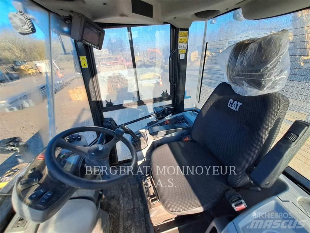 CAT 914 Фронтальные погрузчики