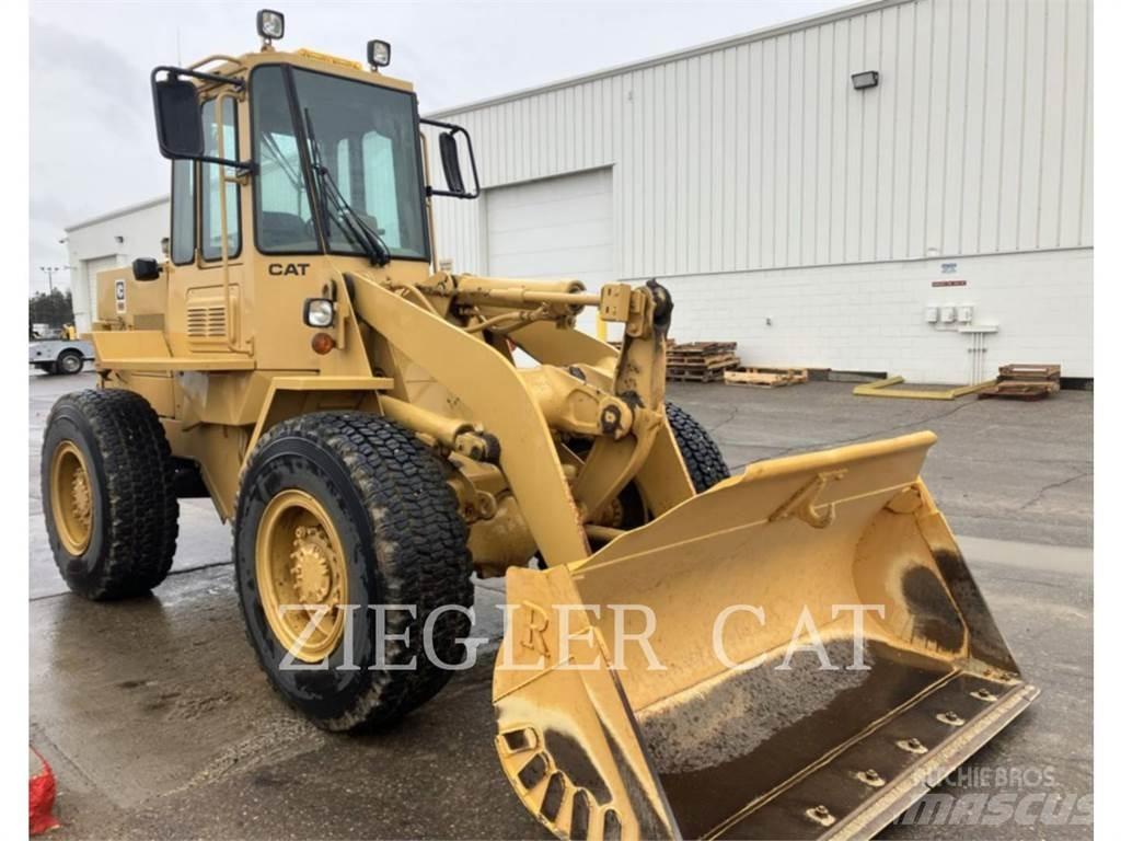 CAT 916 Фронтальные погрузчики
