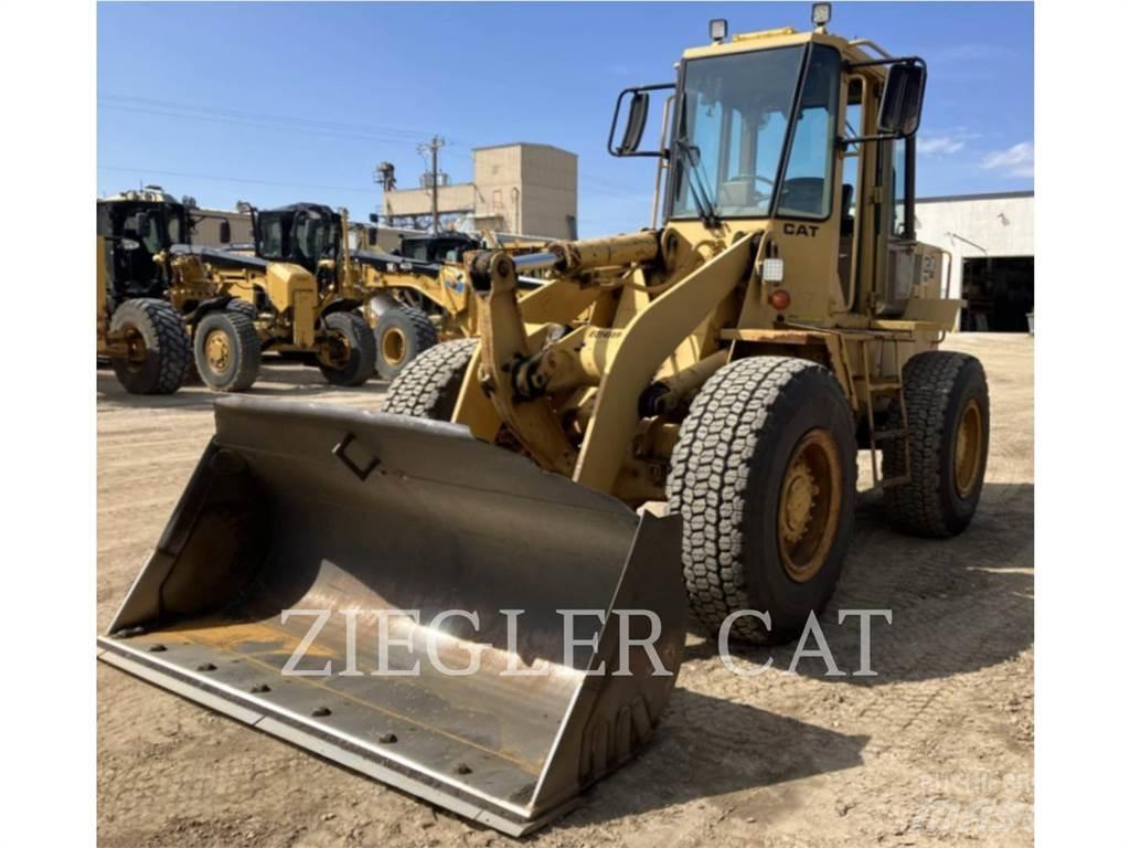 CAT 916 Фронтальные погрузчики