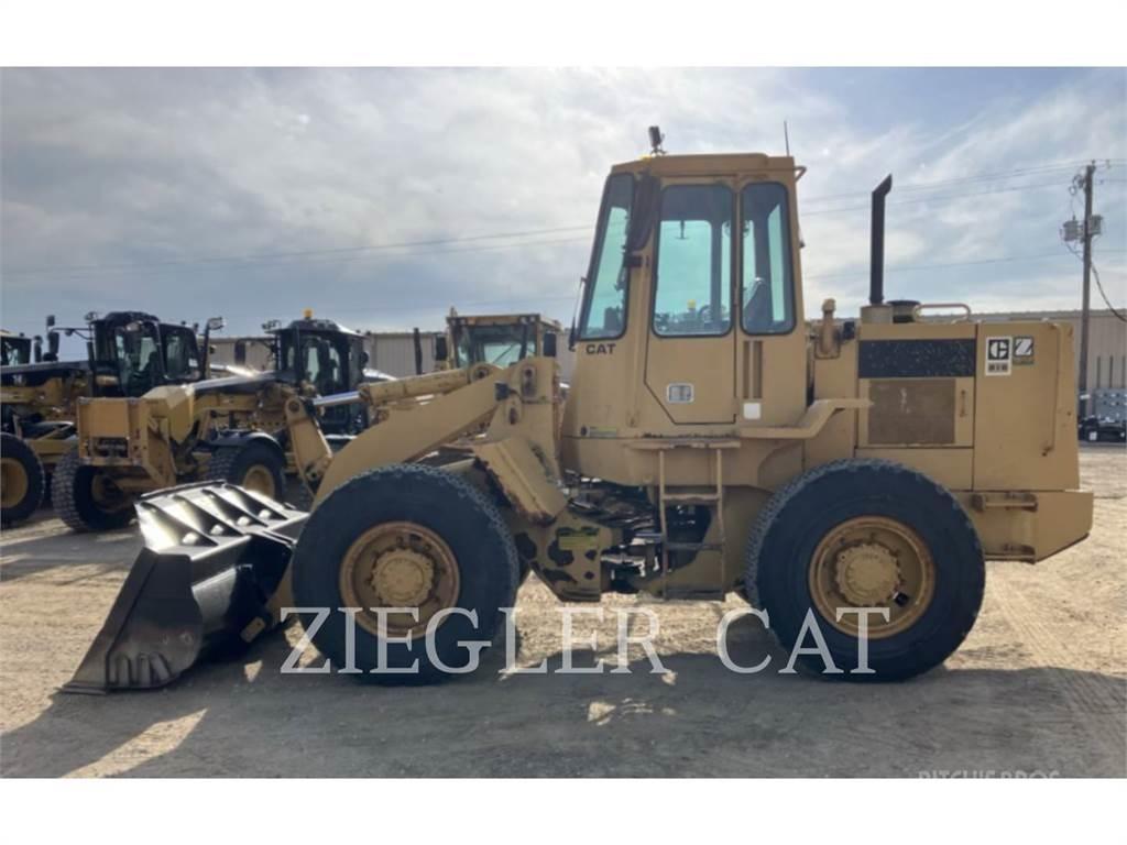 CAT 916 Фронтальные погрузчики