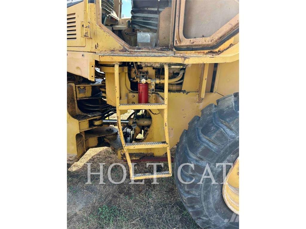 CAT 918F Фронтальные погрузчики