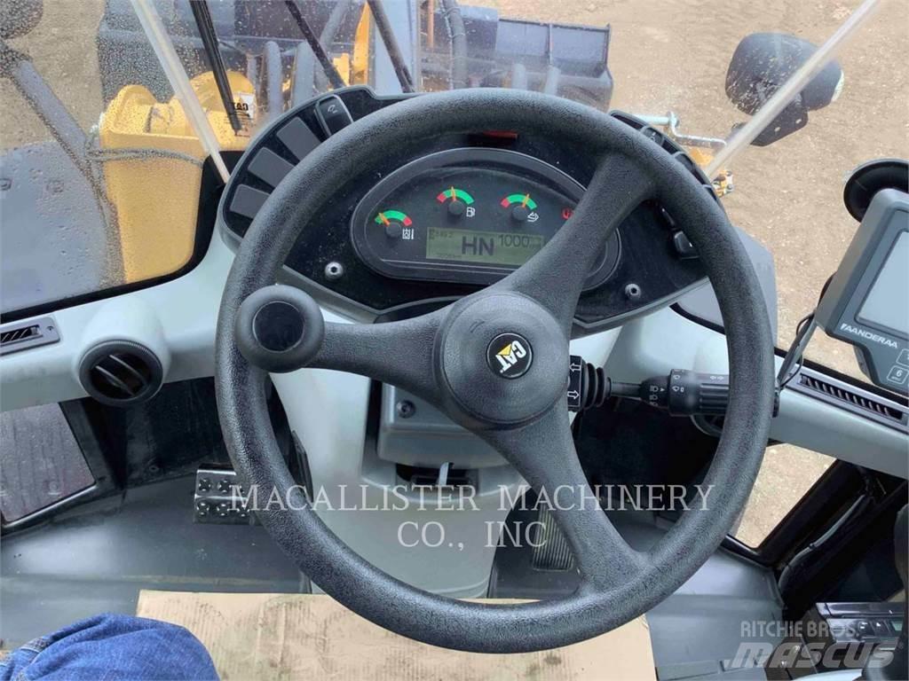 CAT 918M Фронтальные погрузчики