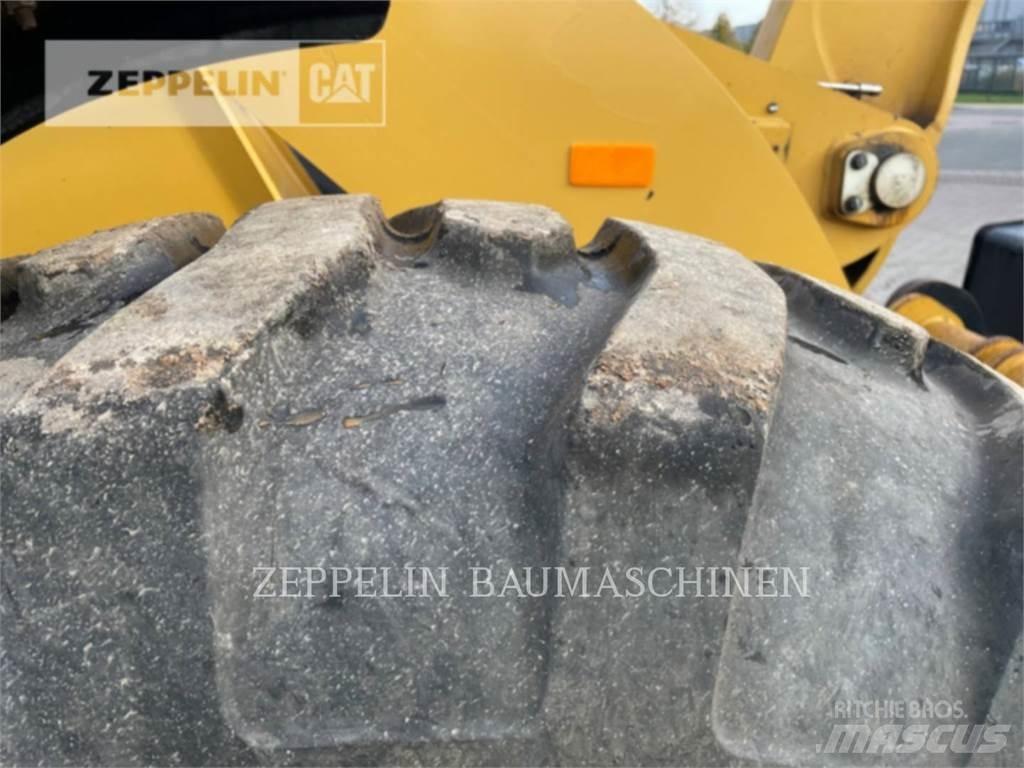 CAT 918M Фронтальные погрузчики