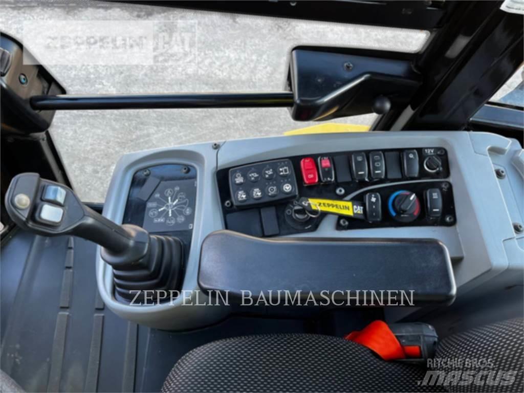 CAT 918M Фронтальные погрузчики