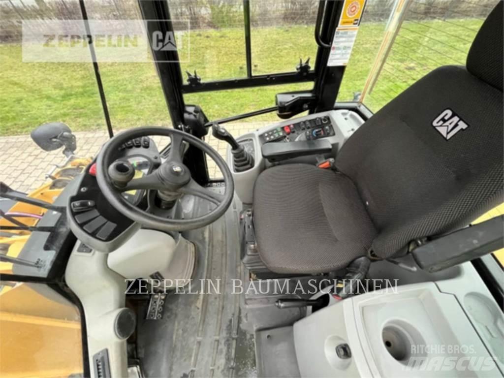 CAT 918M Фронтальные погрузчики