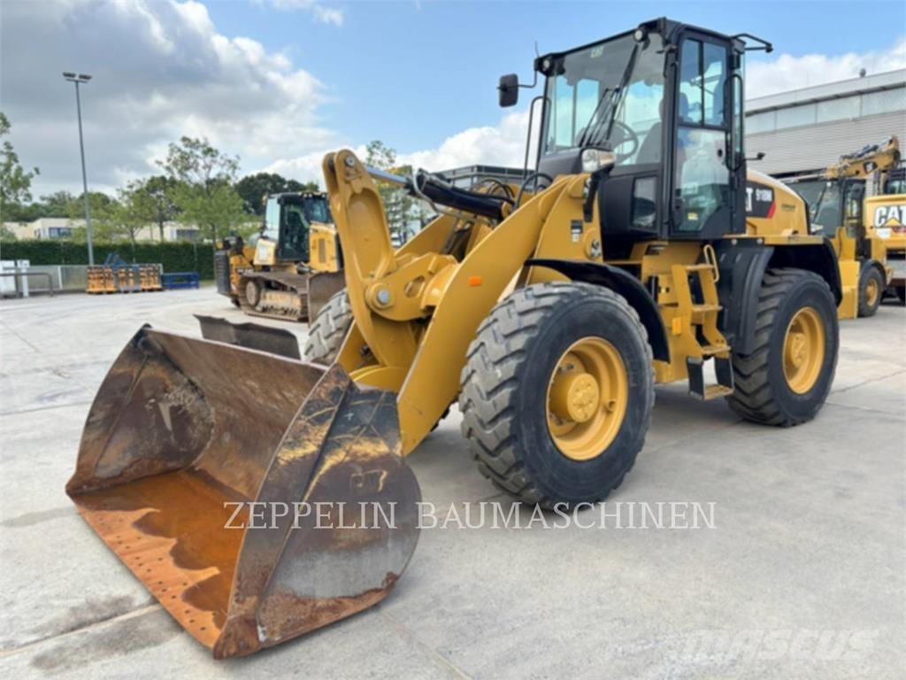 CAT 918M Фронтальные погрузчики