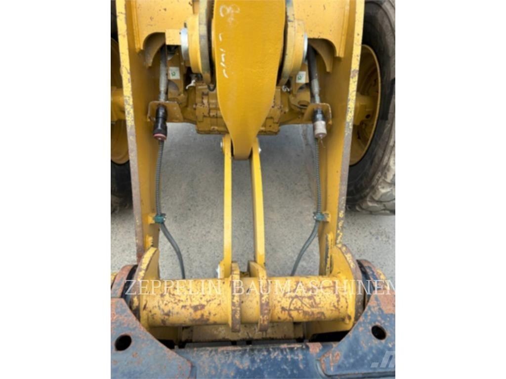 CAT 918M Фронтальные погрузчики