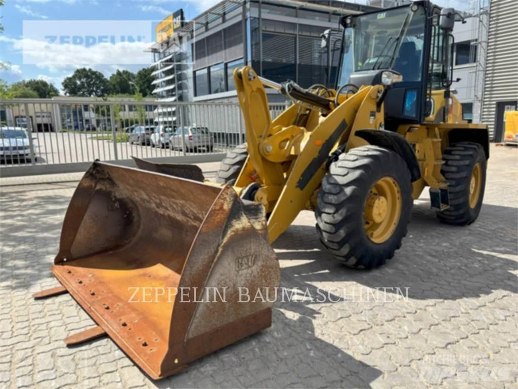 CAT 918M Фронтальные погрузчики