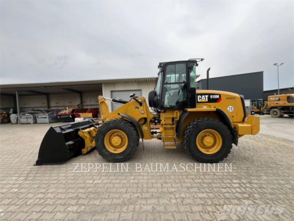 CAT 918M Фронтальные погрузчики