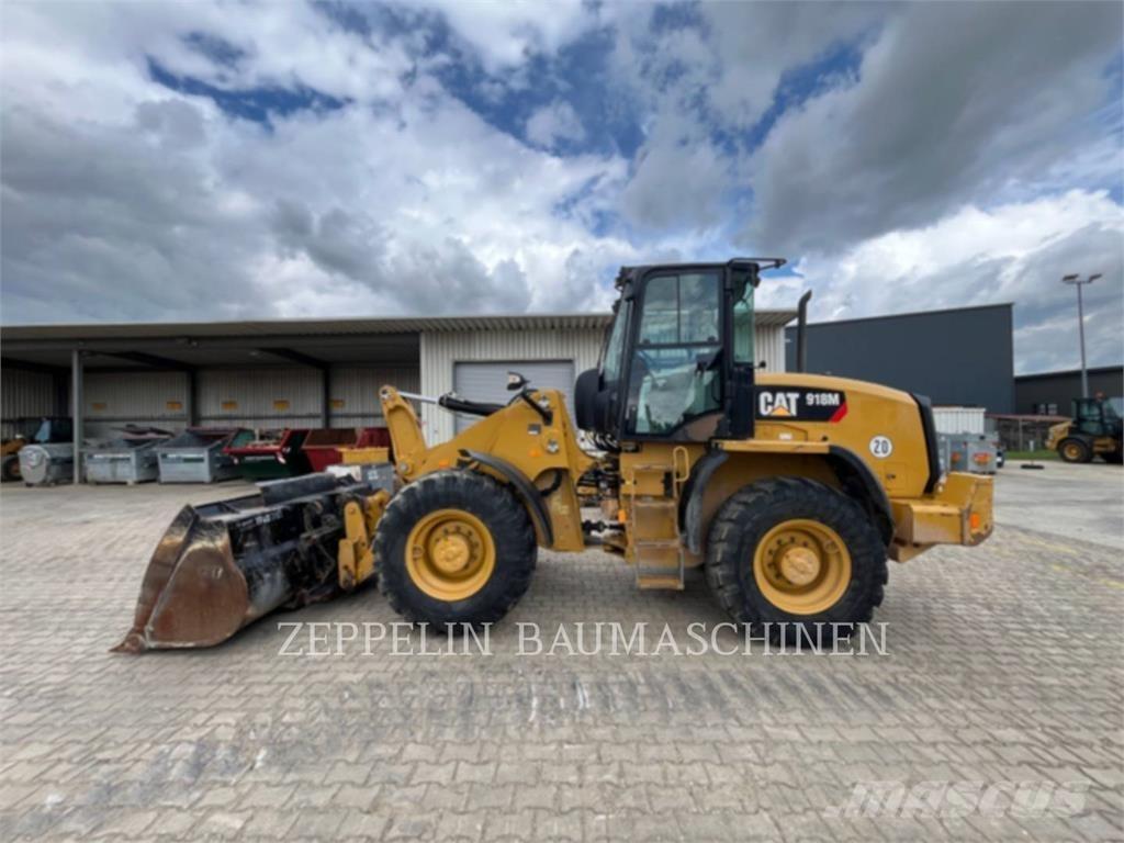 CAT 918M Фронтальные погрузчики
