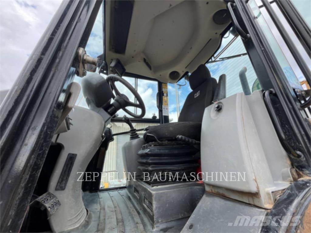CAT 918M Фронтальные погрузчики
