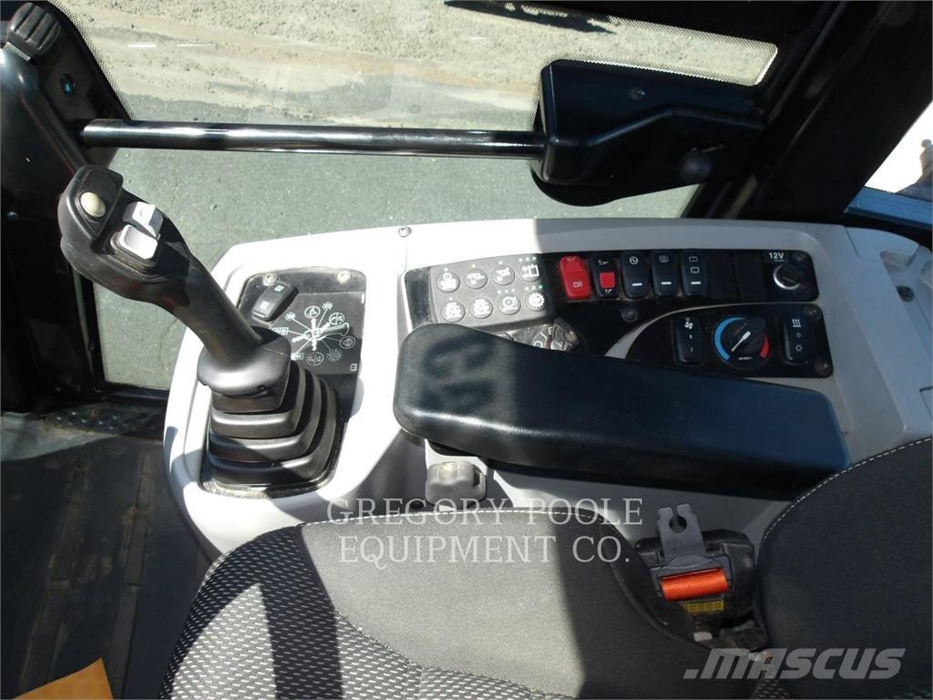 CAT 918M Фронтальные погрузчики