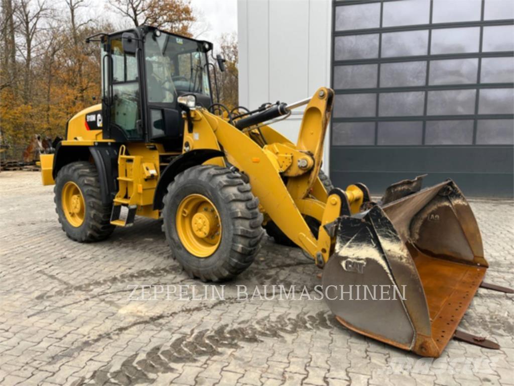 CAT 918M Фронтальные погрузчики