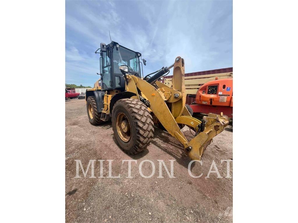 CAT 918M Фронтальные погрузчики