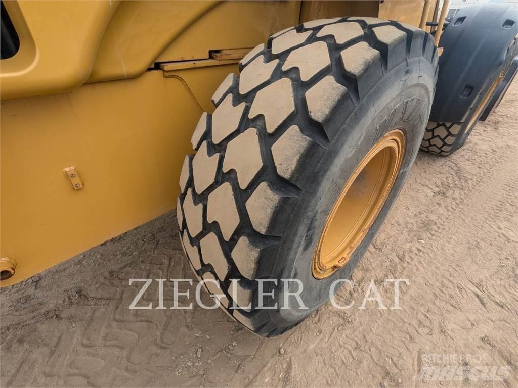 CAT 924G Фронтальные погрузчики