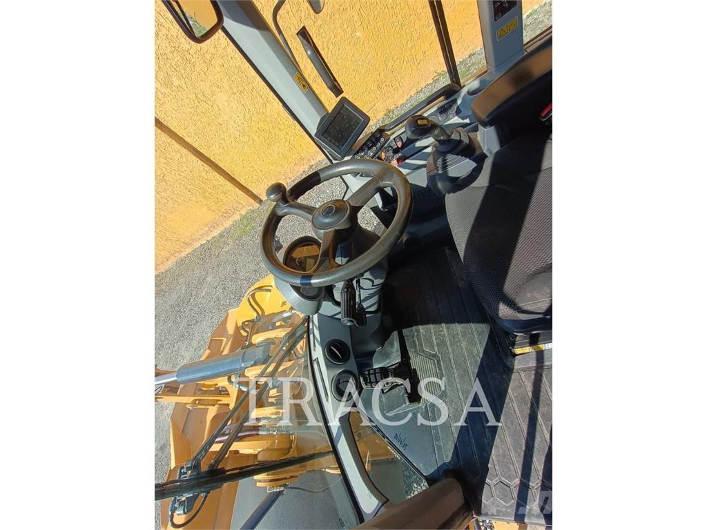 CAT 924K Фронтальные погрузчики