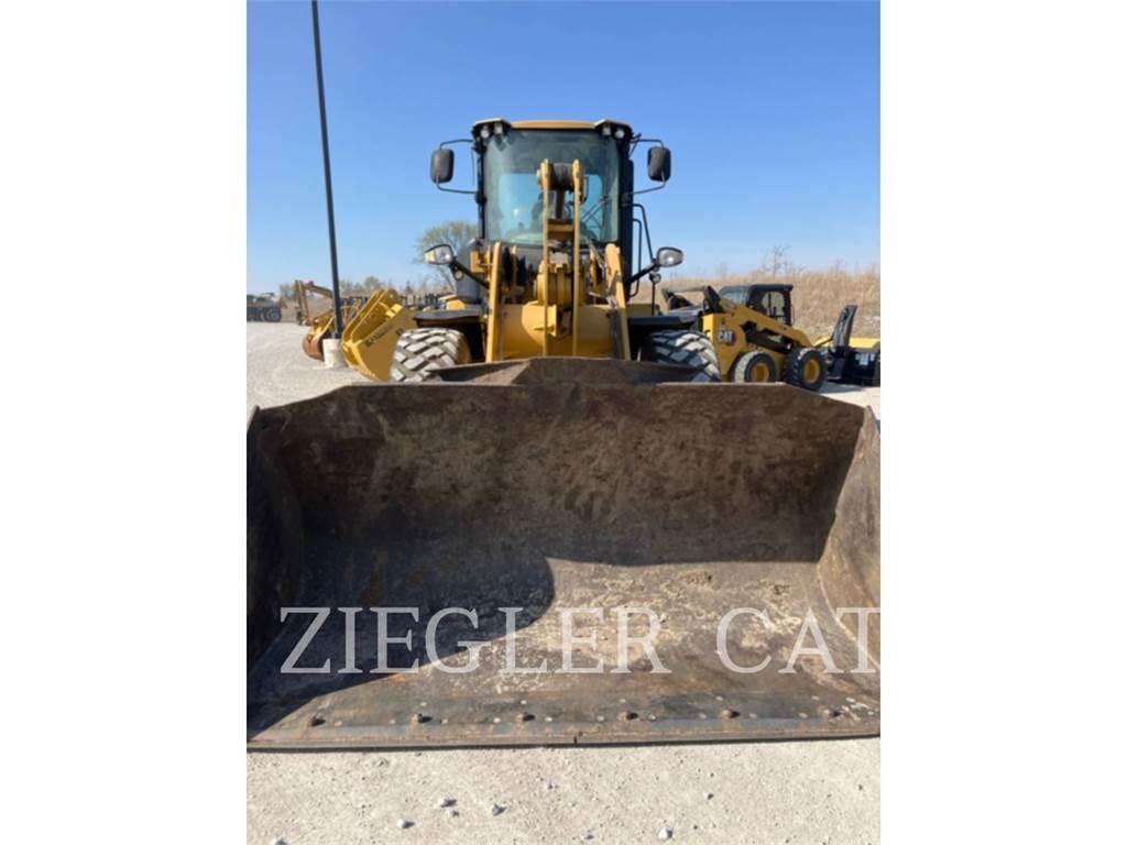 CAT 924K Фронтальные погрузчики
