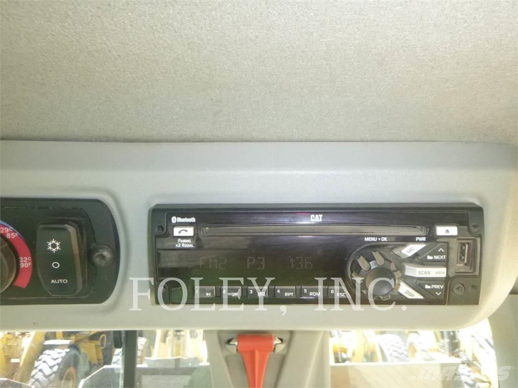 CAT 926M Фронтальные погрузчики