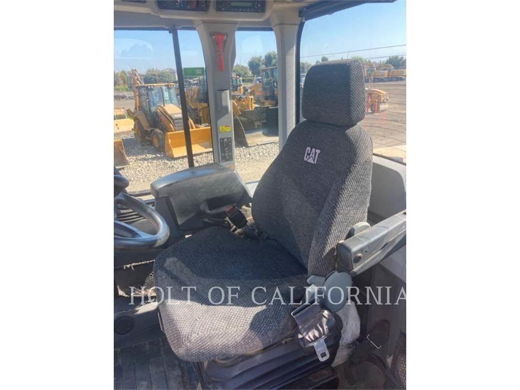 CAT 926M Фронтальные погрузчики