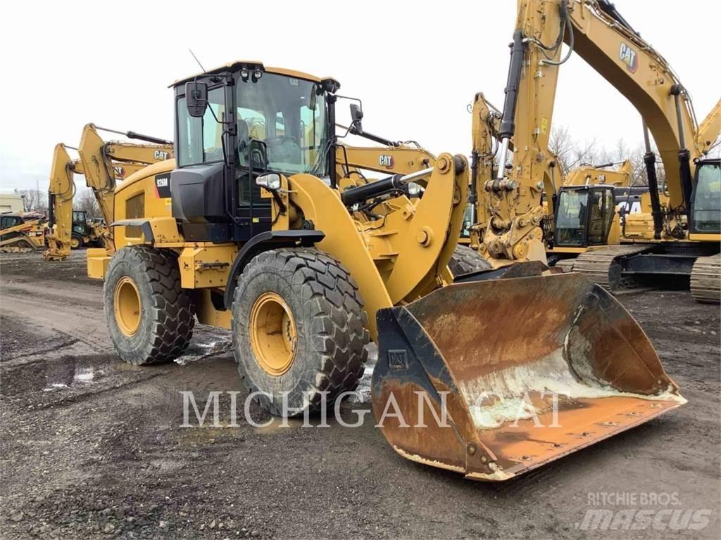 CAT 926M Фронтальные погрузчики