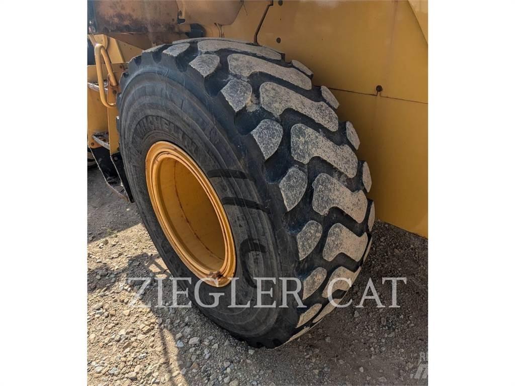 CAT 926M Фронтальные погрузчики