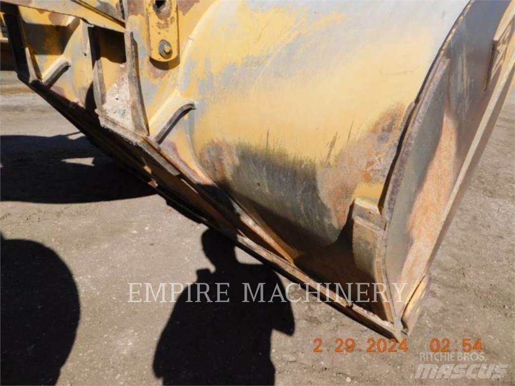 CAT 926M Фронтальные погрузчики