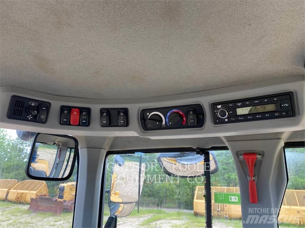 CAT 926M Фронтальные погрузчики
