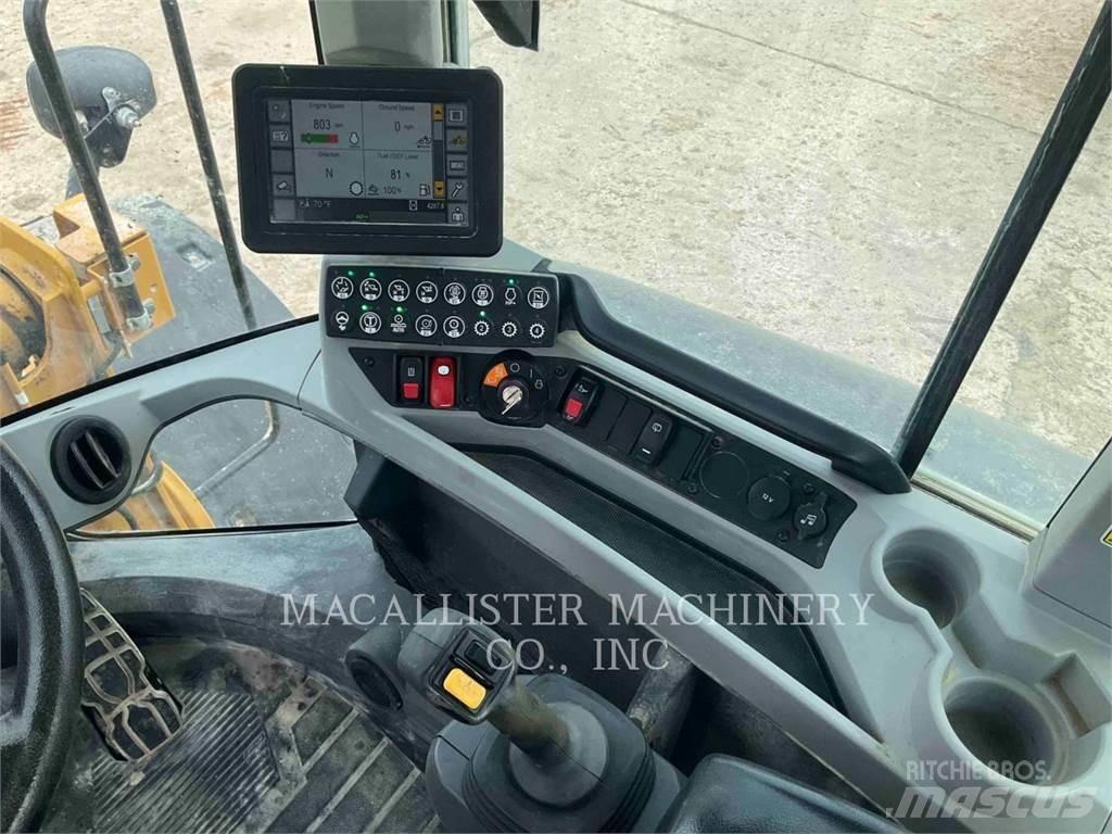 CAT 926M Фронтальные погрузчики