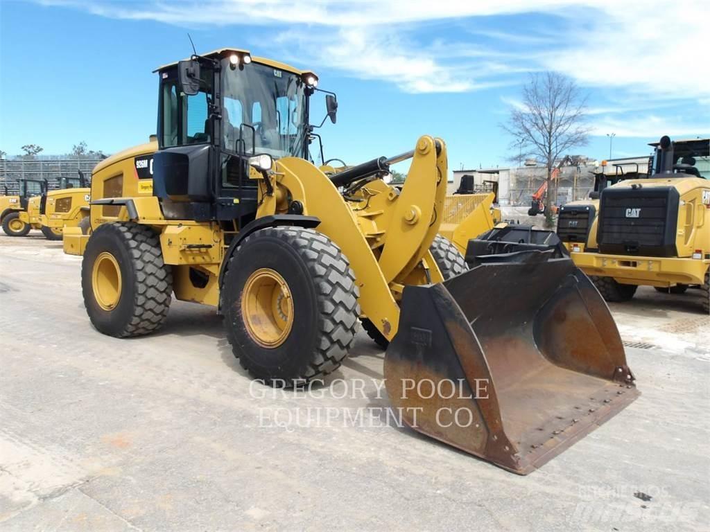 CAT 926M Фронтальные погрузчики