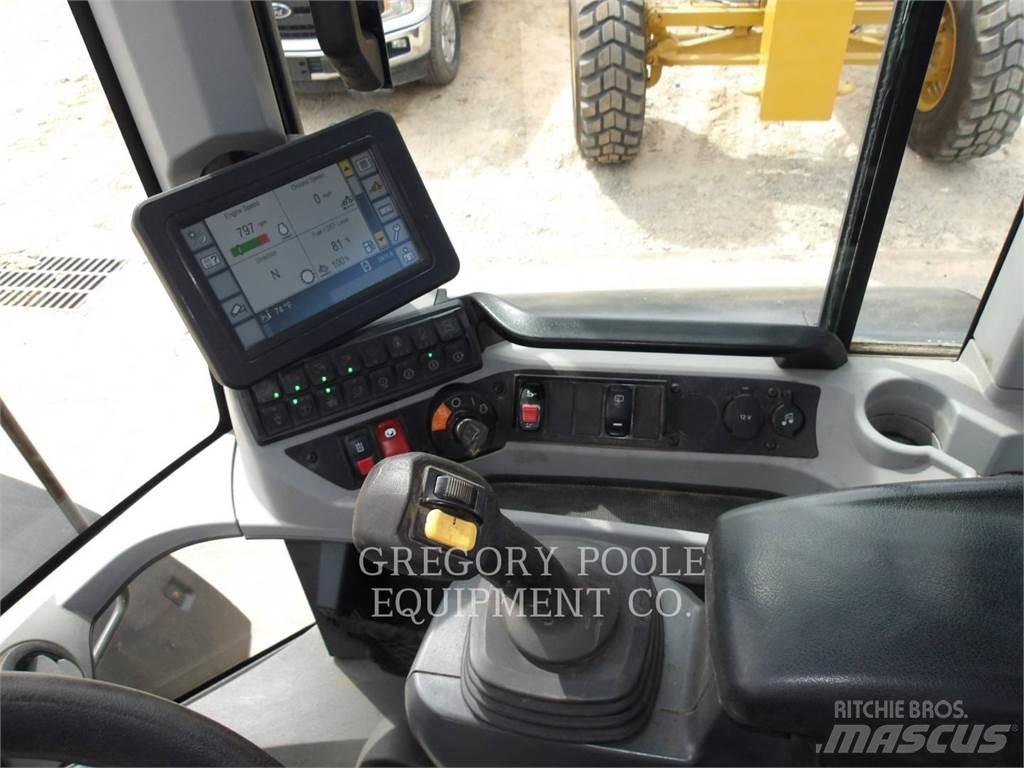 CAT 926M Фронтальные погрузчики