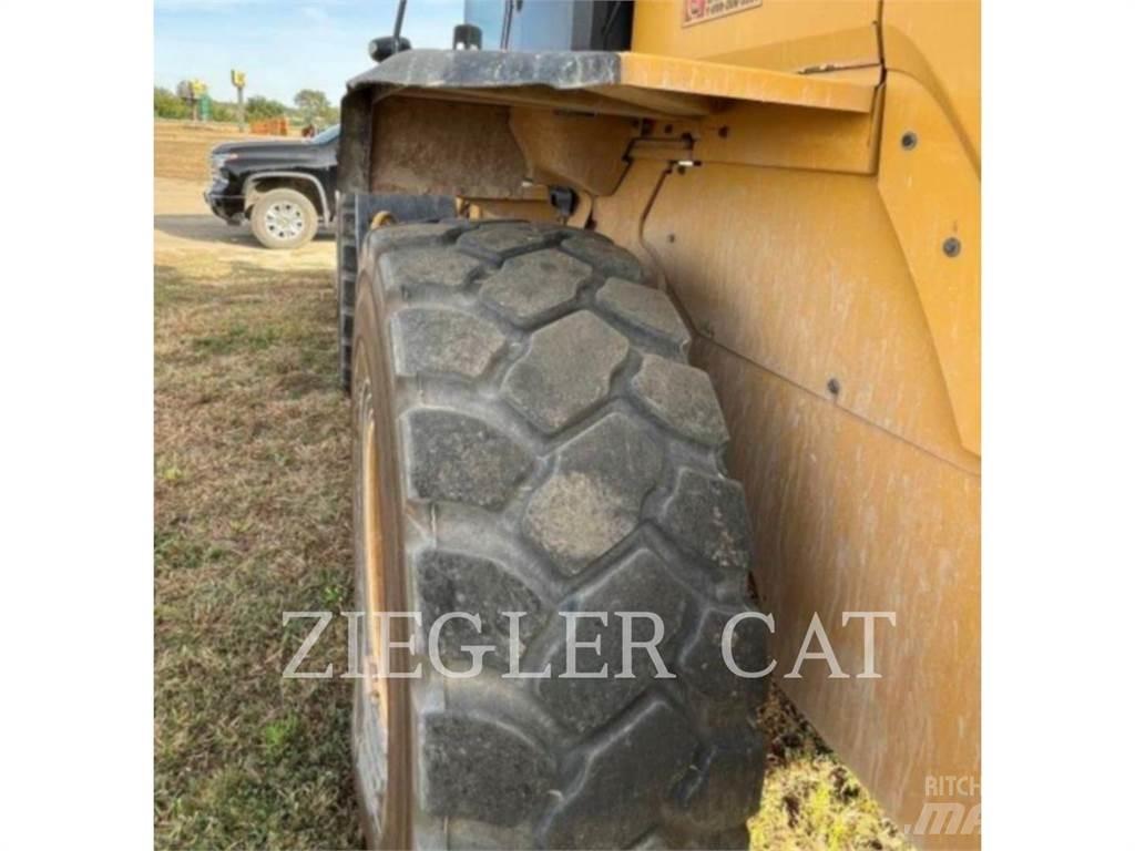 CAT 926M Фронтальные погрузчики