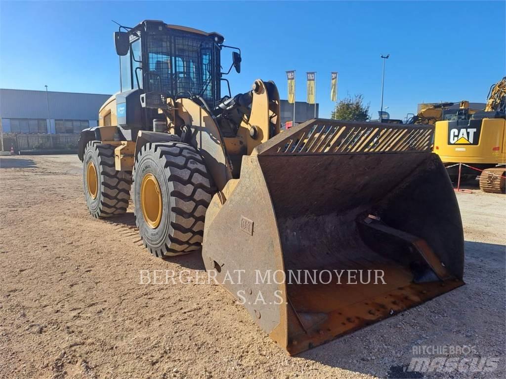 CAT 926M Фронтальные погрузчики