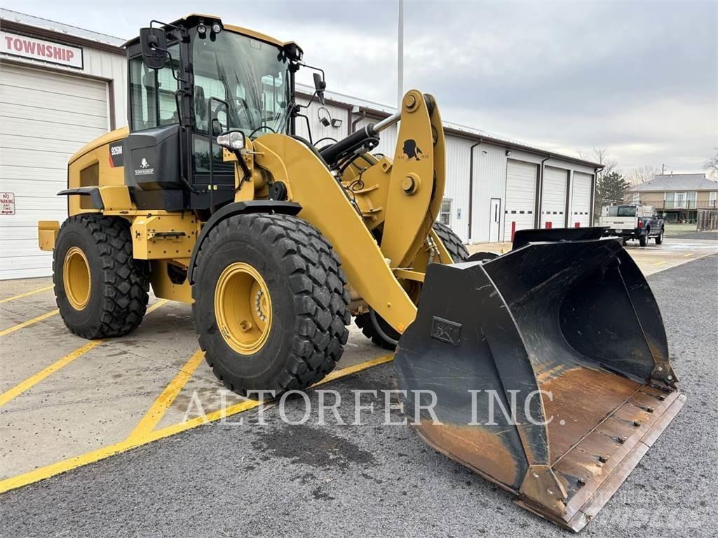 CAT 926M Фронтальные погрузчики