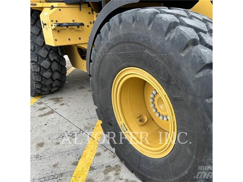 CAT 926M Фронтальные погрузчики