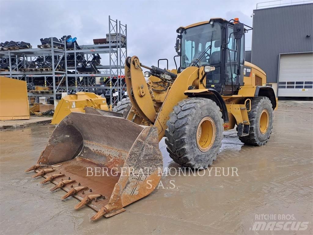 CAT 926M Фронтальные погрузчики