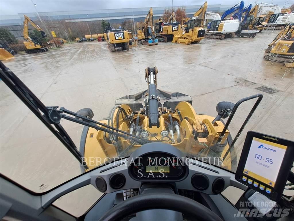 CAT 926M Фронтальные погрузчики
