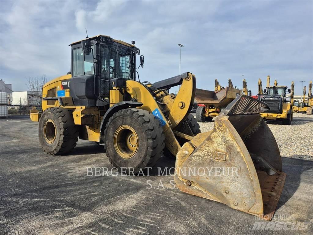 CAT 926M Фронтальные погрузчики