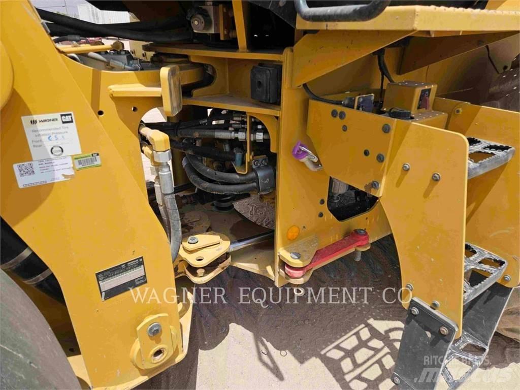 CAT 926M Фронтальные погрузчики
