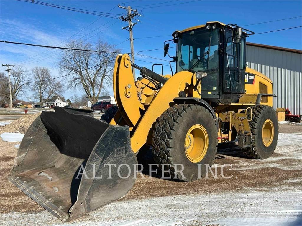 CAT 926M Фронтальные погрузчики