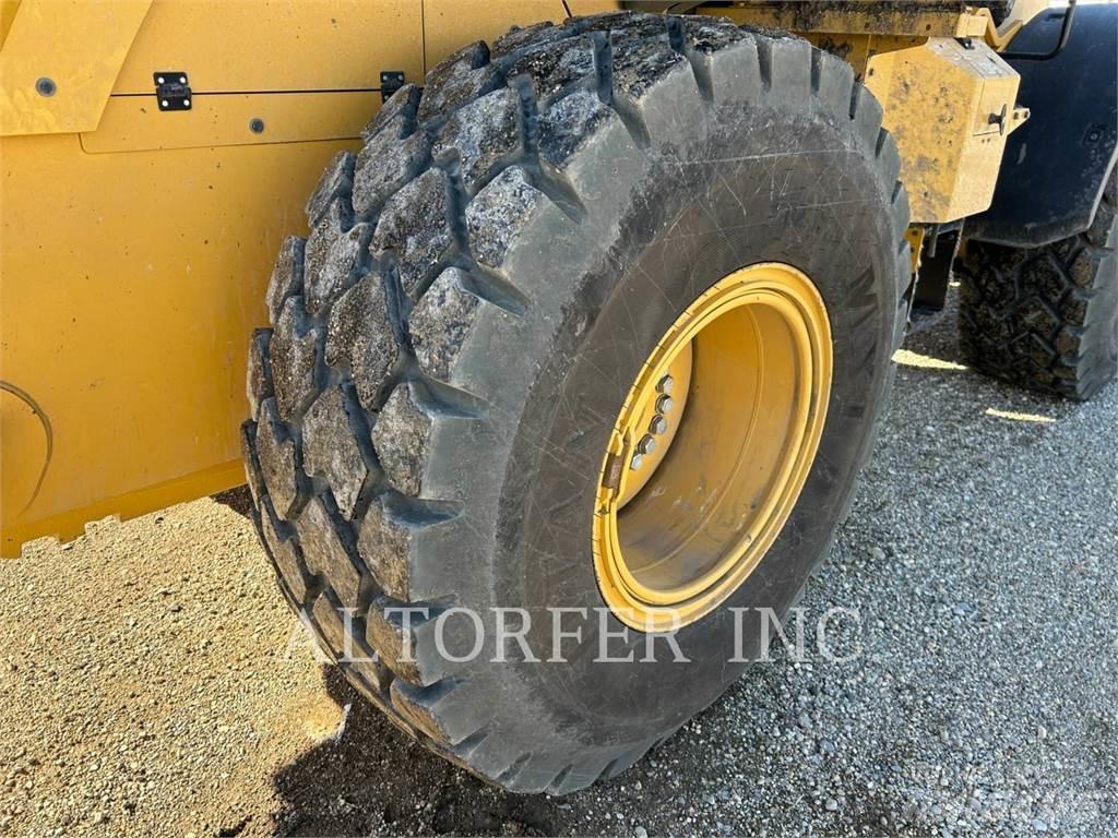 CAT 926M Фронтальные погрузчики