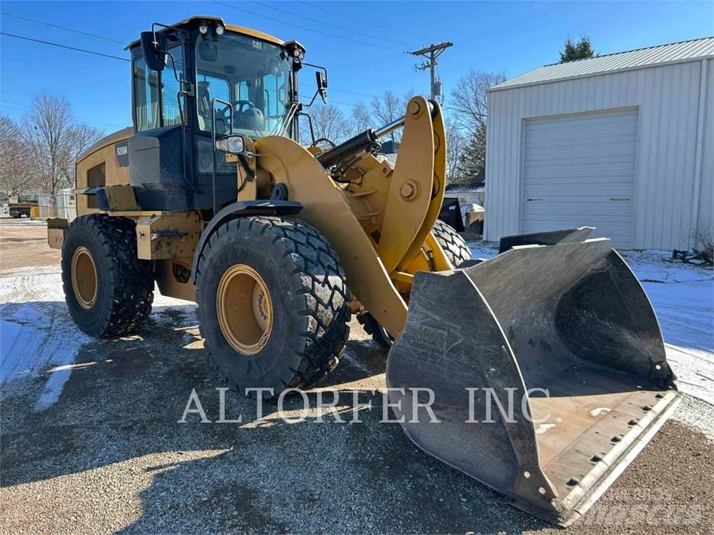 CAT 926M Фронтальные погрузчики