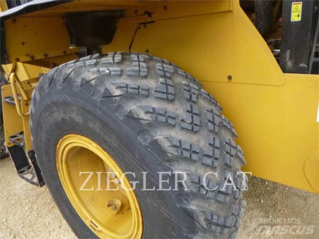 CAT 926M Фронтальные погрузчики