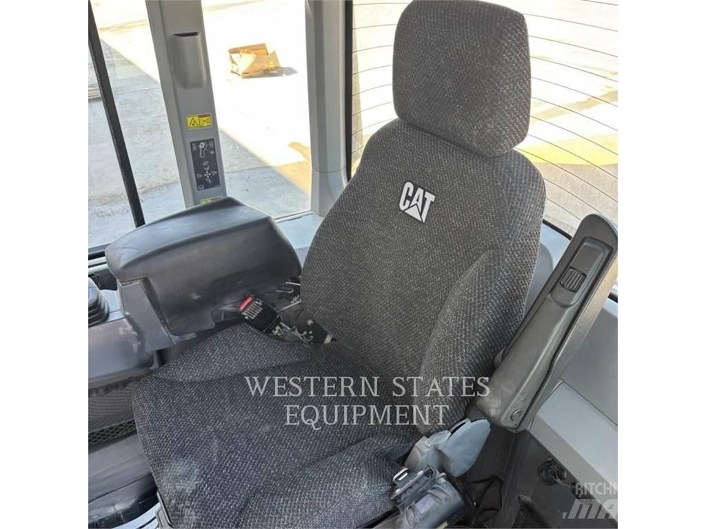 CAT 926M Фронтальные погрузчики