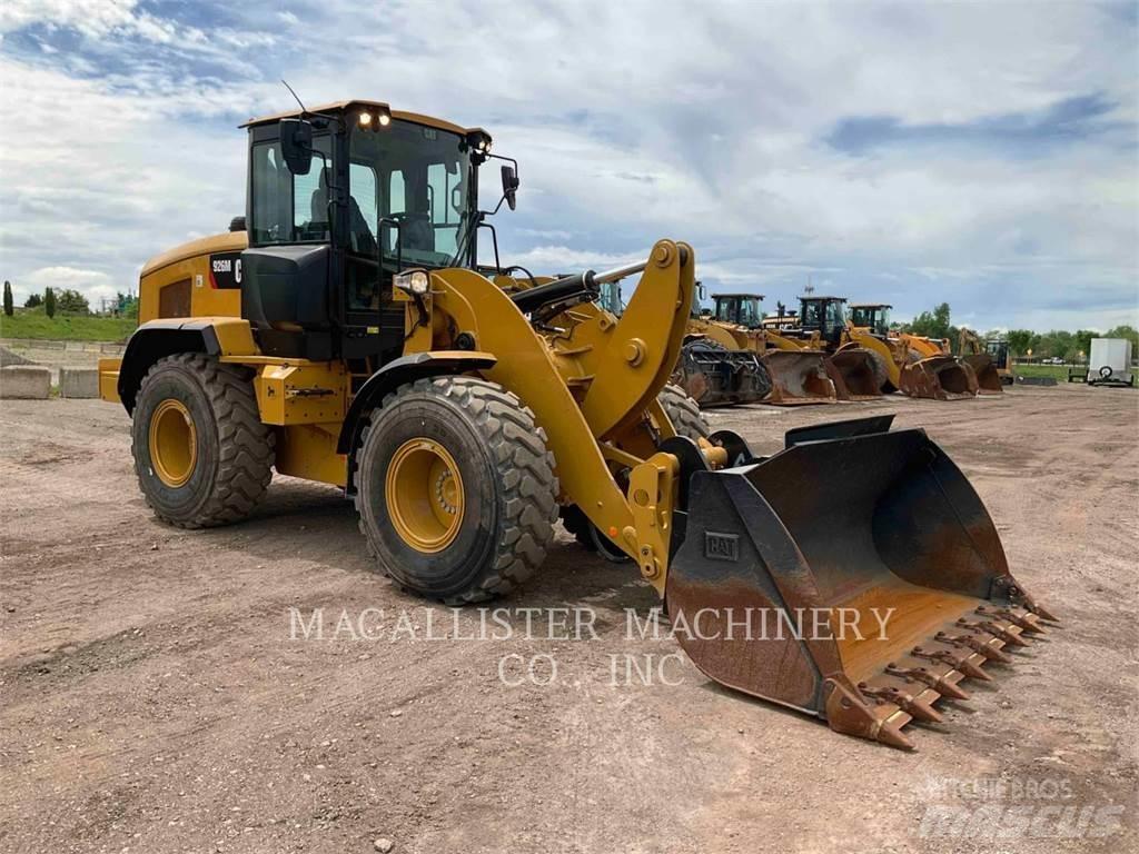 CAT 926M Фронтальные погрузчики