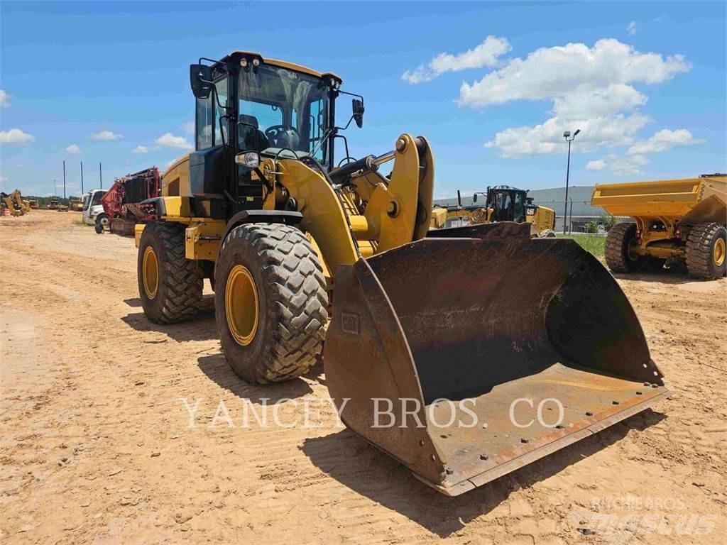 CAT 926M Фронтальные погрузчики