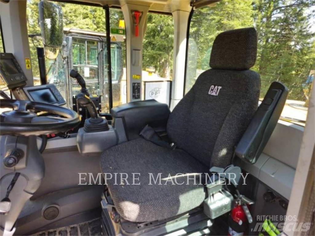 CAT 926M Фронтальные погрузчики